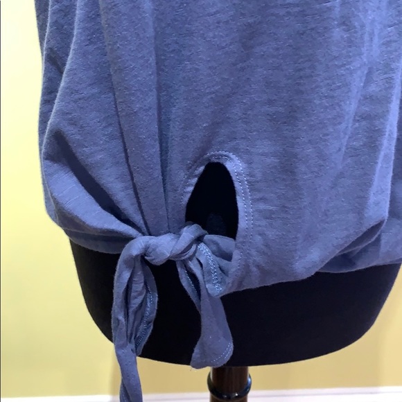 NWT sleeveless side knot shirt - Picture 2 of 4